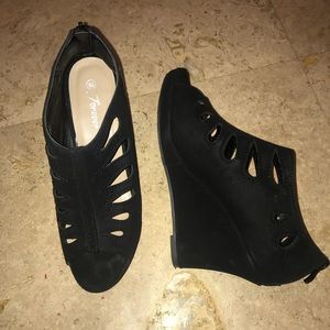 Black 3 inch wedges